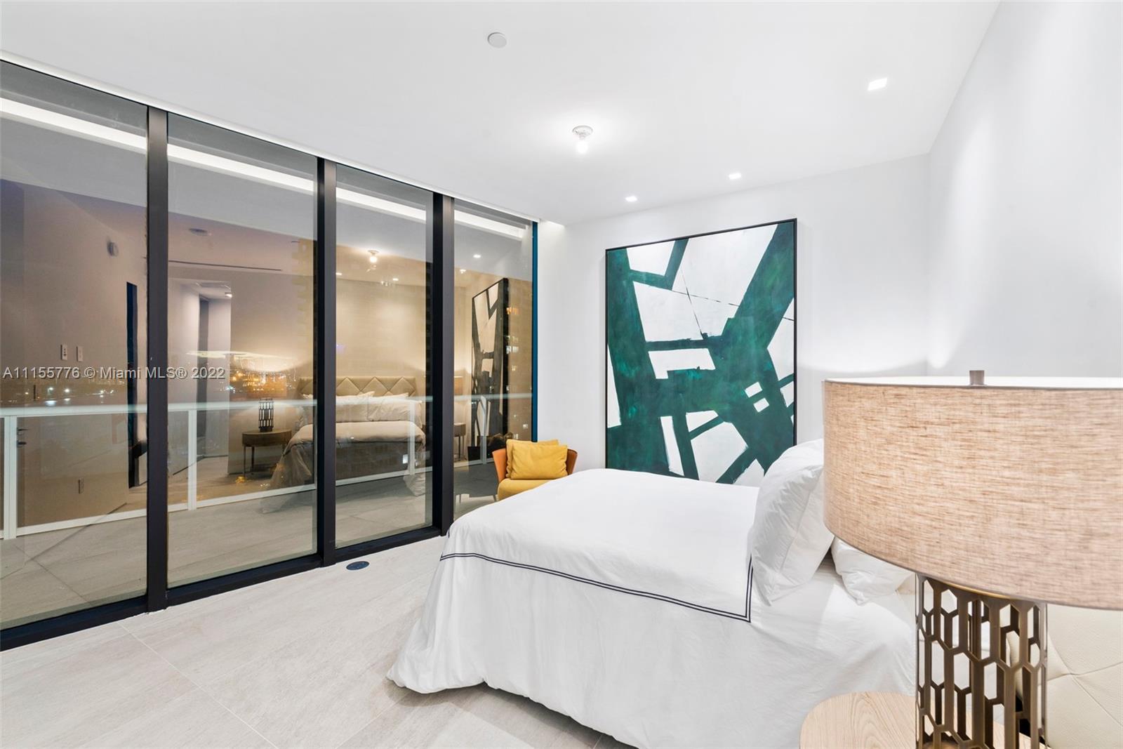 CONTINUUM ON SOUTH BEACH - Residential