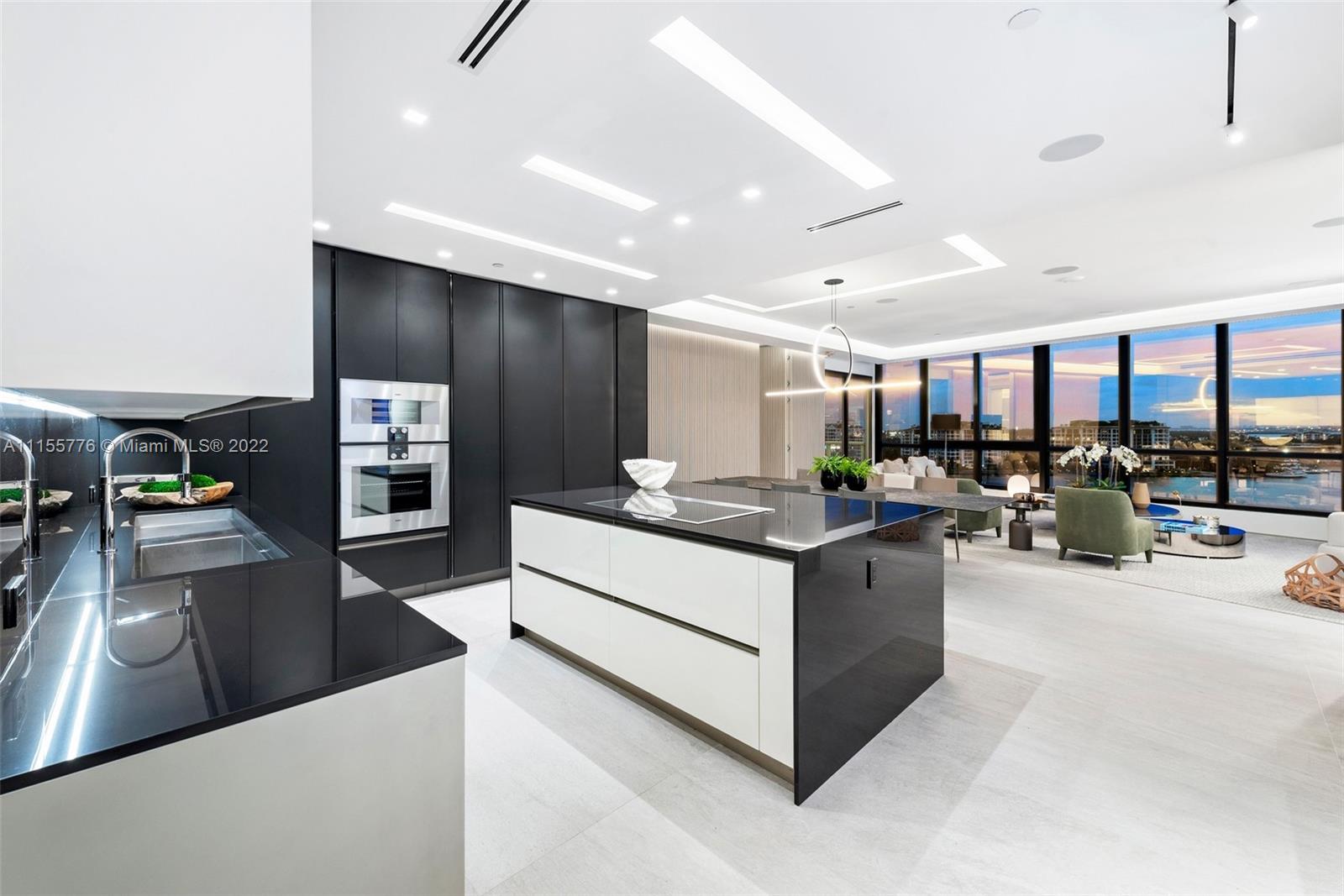 CONTINUUM ON SOUTH BEACH - Residential