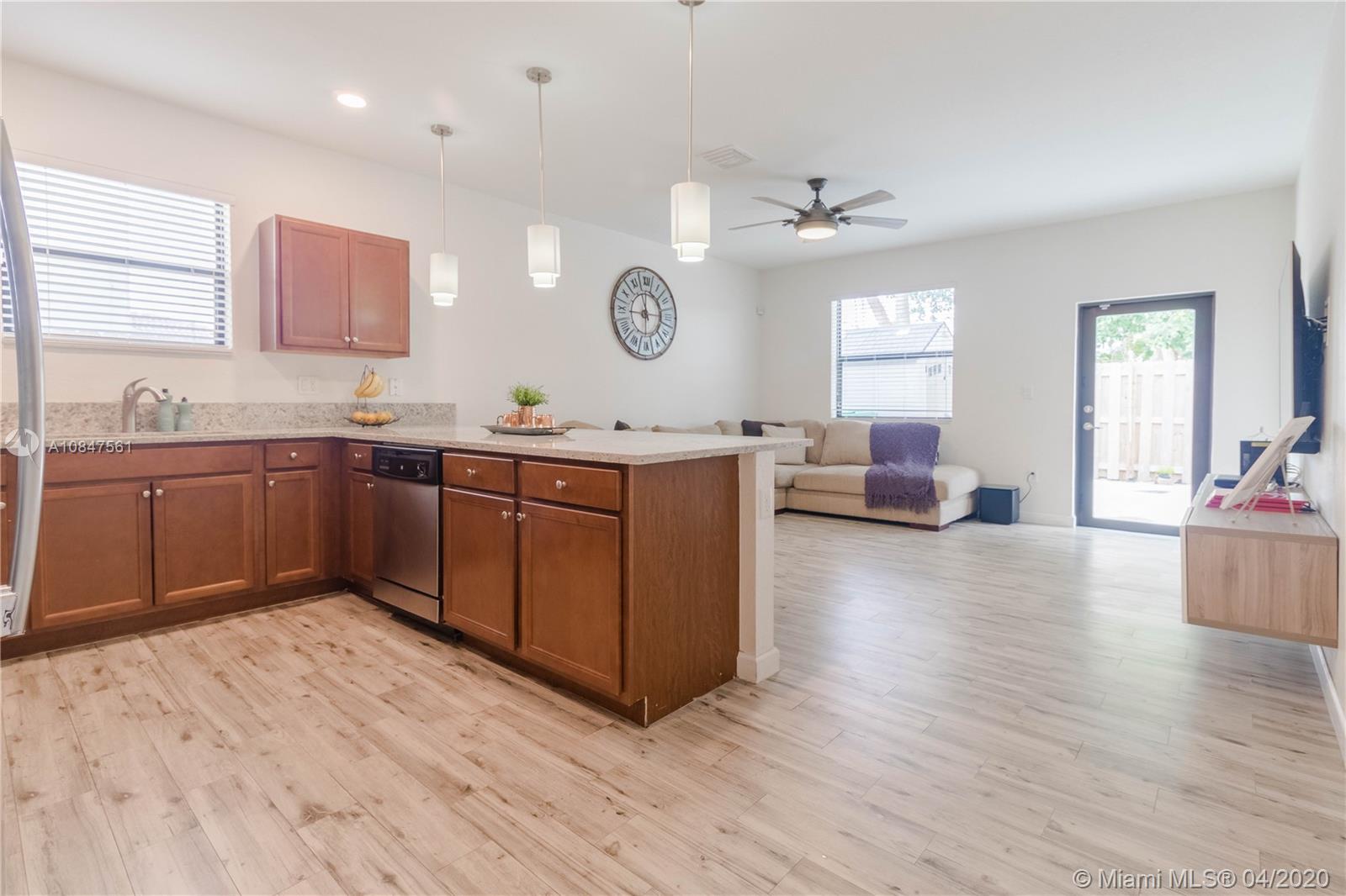 SILVER PALM EAST SEC FIVE - Residential