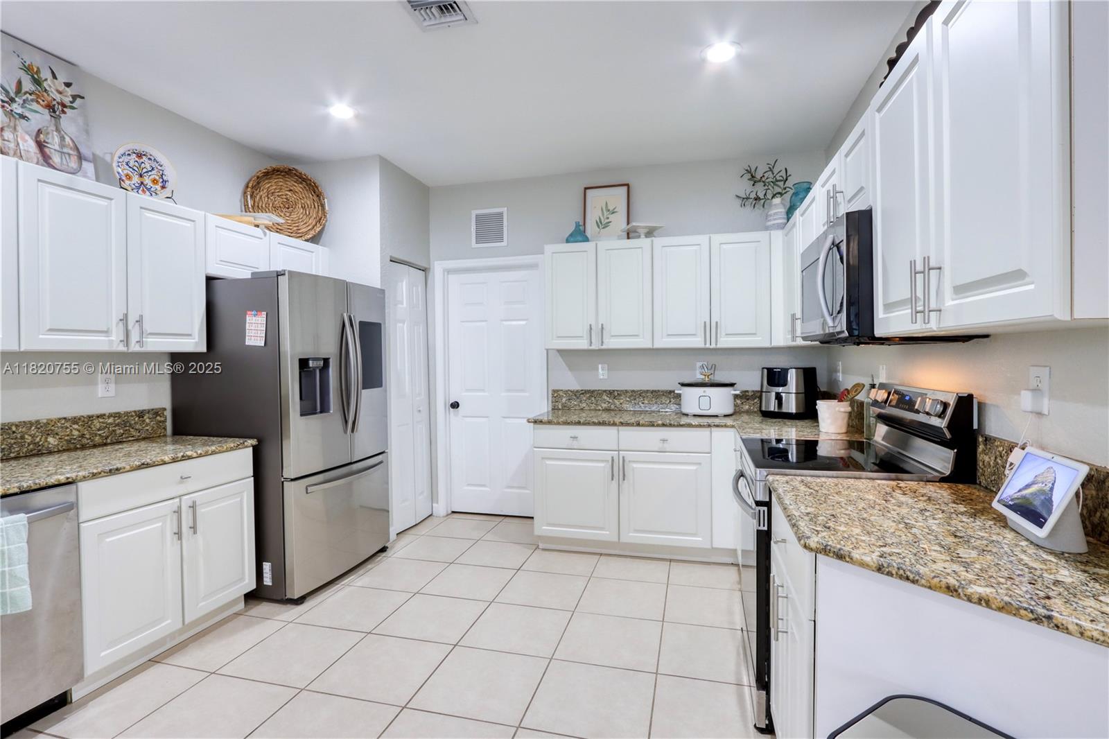 148 NE 36th Avenue Rd, Homestead, FL, 33033/$540,000 4 148 NE 36th Avenue Rd