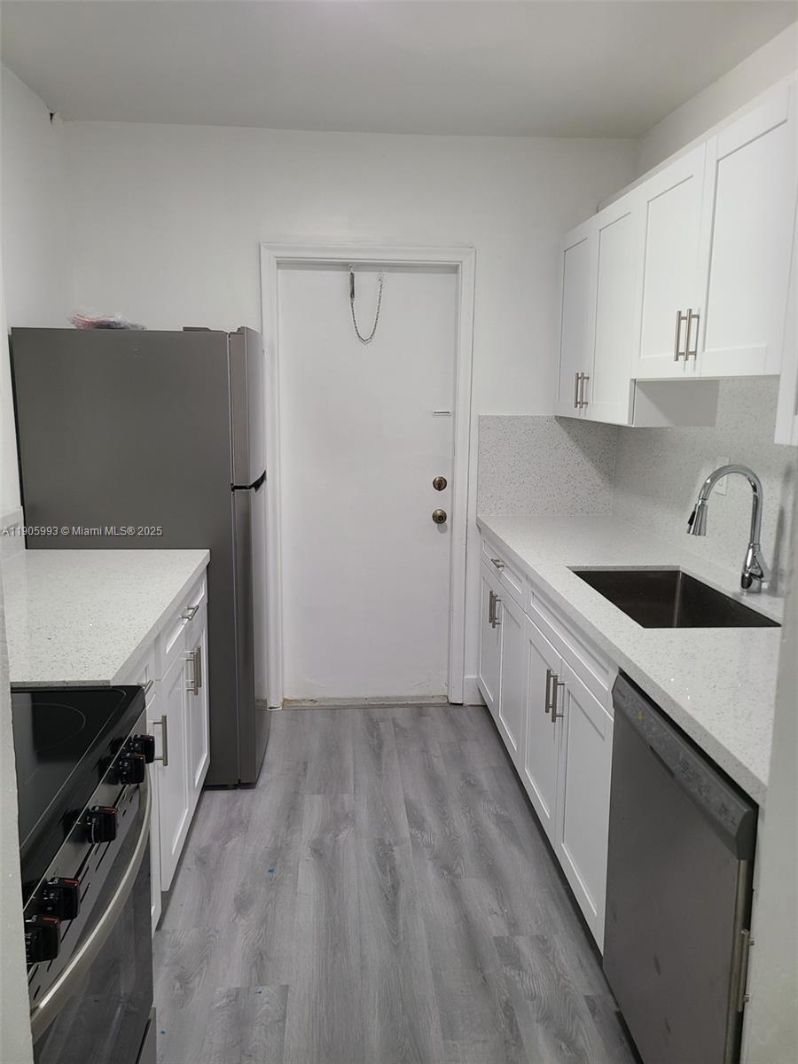 RESIDENCES @ THE FALLS CO - Residential Lease