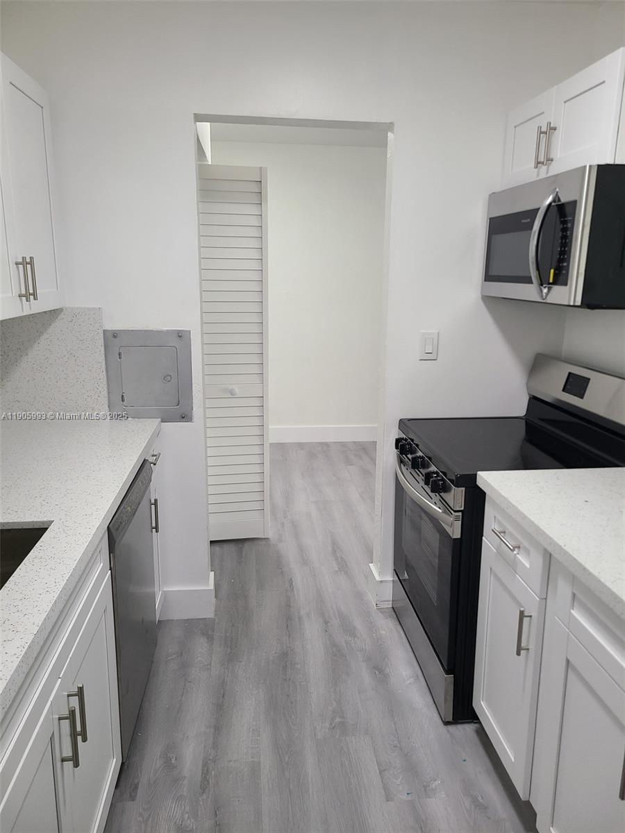 RESIDENCES @ THE FALLS CO - Residential Lease