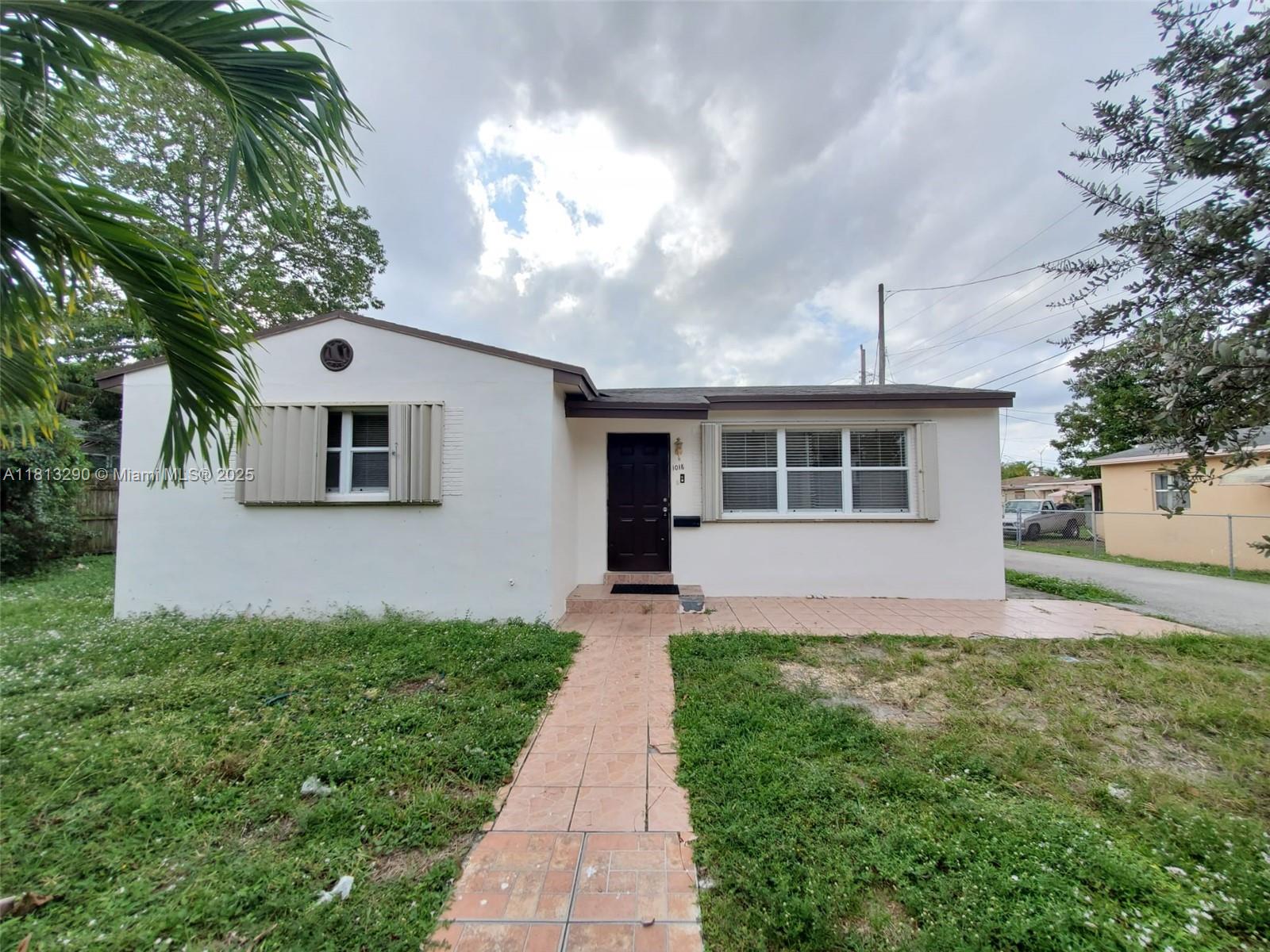 1018 S 29th Ave, Hollywood, Broward County, Florida - 2 Bedrooms  
1 Bathrooms - 