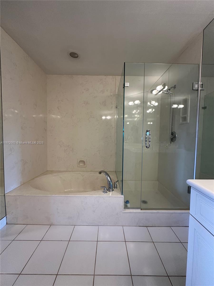 CAPTAINS WALK CONDO - Residential Lease