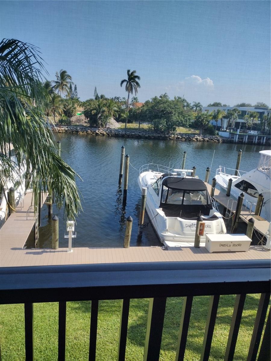 CAPTAINS WALK CONDO - Residential Lease