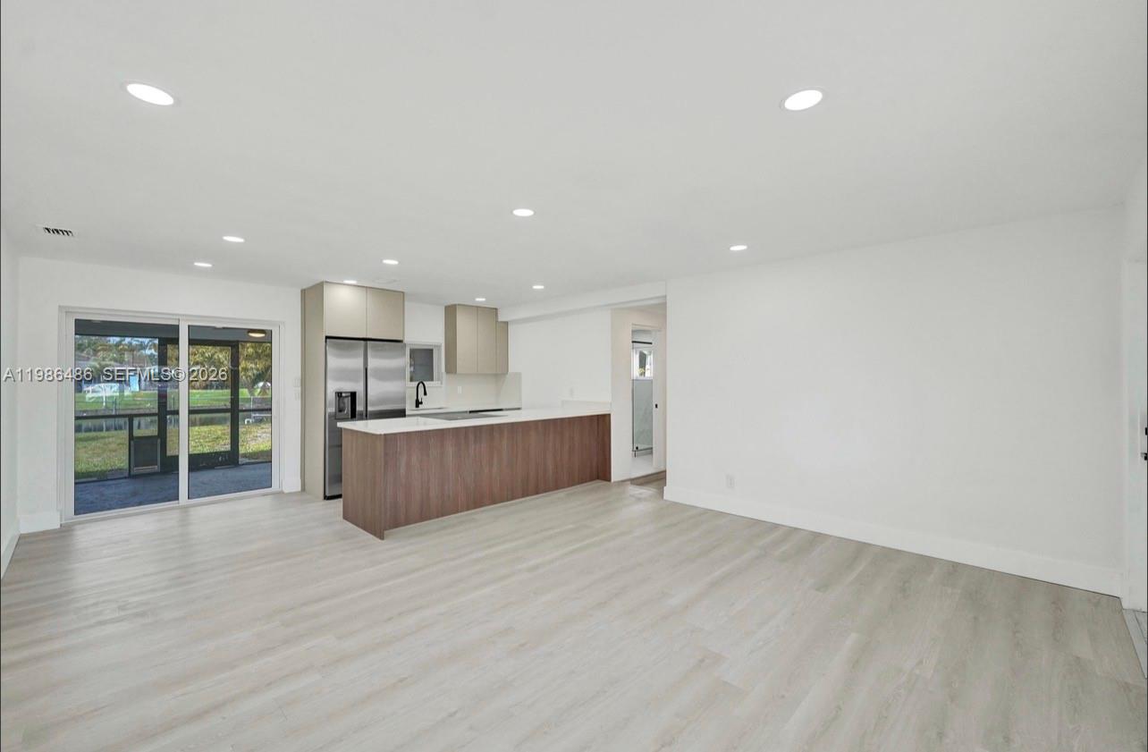 View photos, virtual tours, details... 5023 SW 93rd Ave