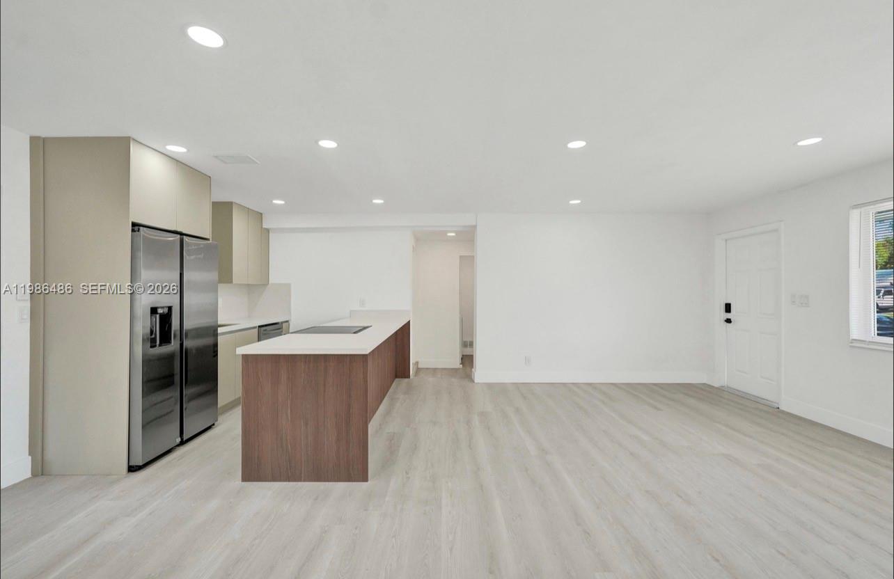 View photos, virtual tours, details... 5023 SW 93rd Ave