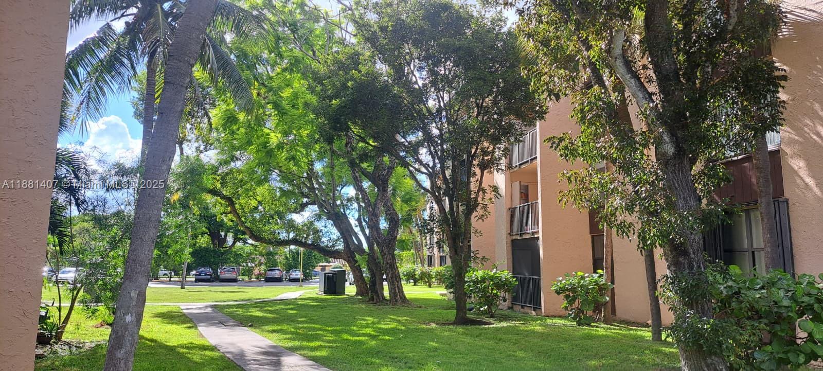 PROMENADE AT KENDALE LAKE - Residential