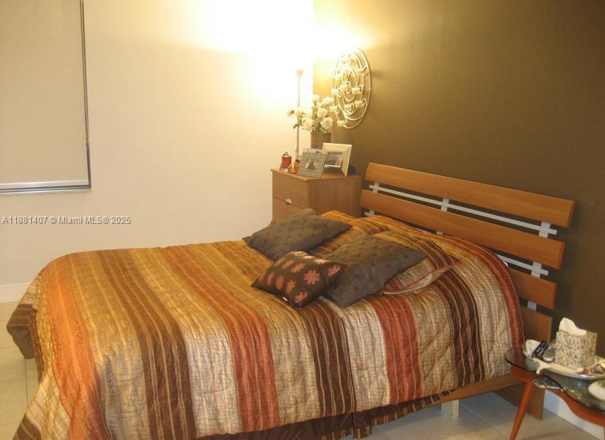 PROMENADE AT KENDALE LAKE - Residential