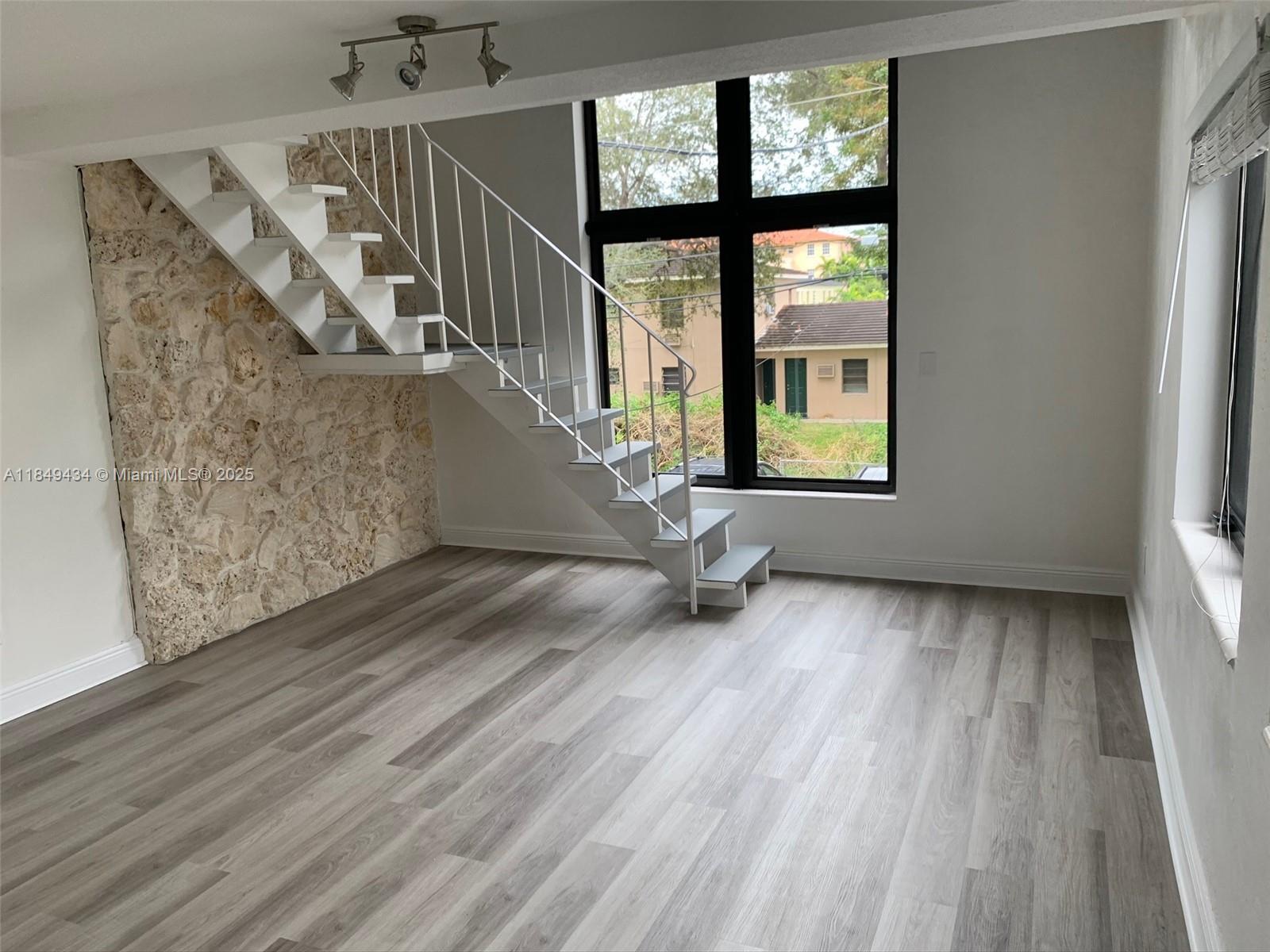 Spacious fully updated loft apartment in Coral Gables. Cenetral AC, washer/dryer on site, beautiful garden apartment with central courtyard, short walking distance from Miracle Mile.