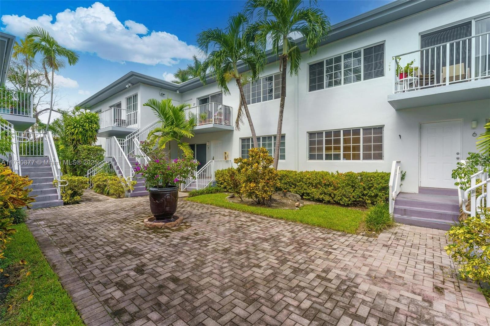 SOUTHERN STAR CONDO - Residential