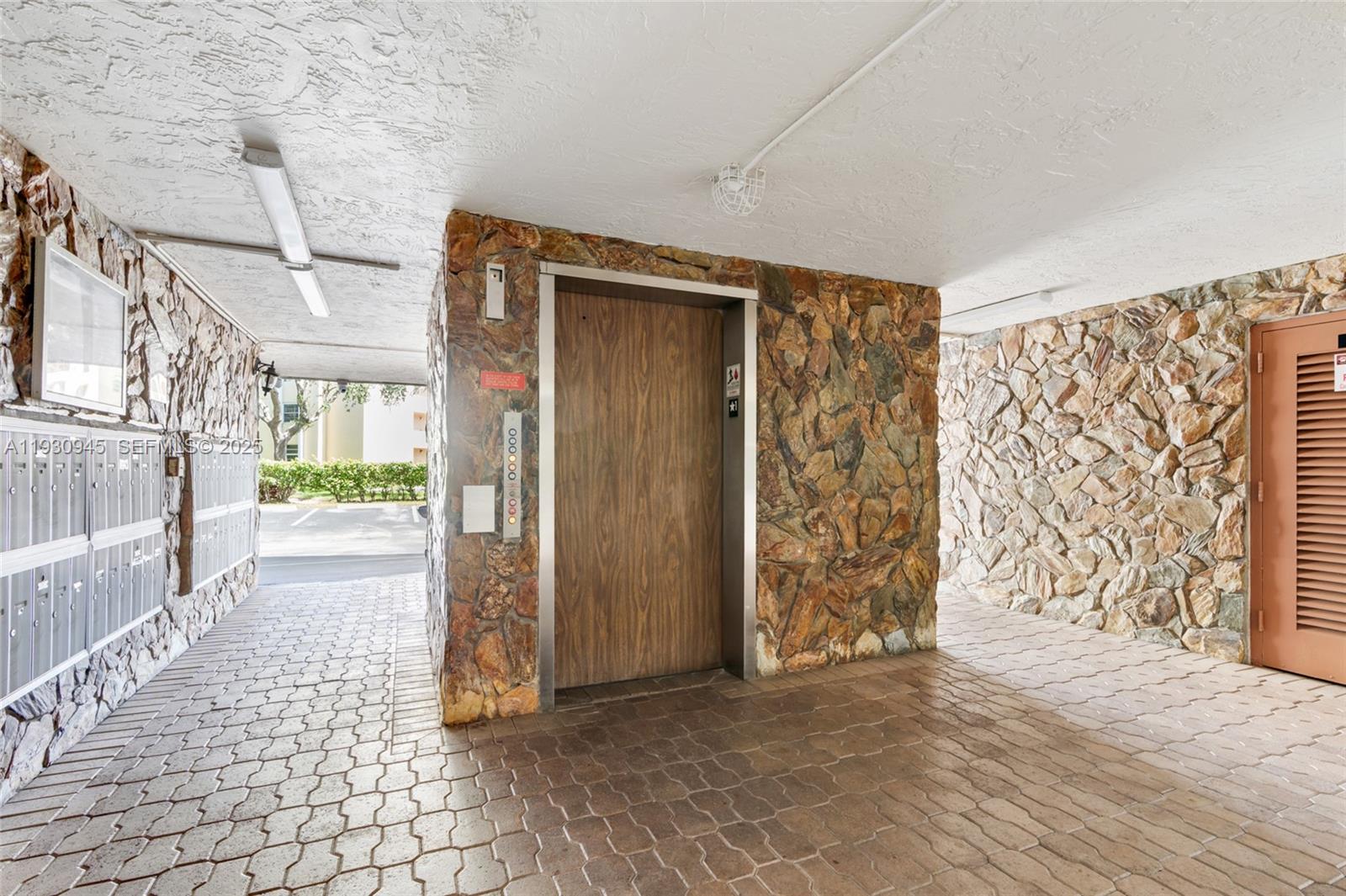 MEADOWBROOK LAKES VIEW CO - Residential Lease