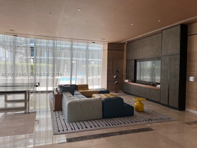55 SW 9th St 4209