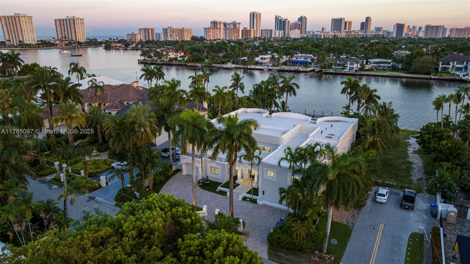 HOLLYWOOD LAKES SECTION - Residential