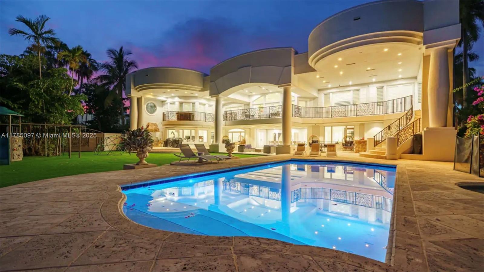 Property for Sale at 929 N Southlake Dr, Hollywood, Broward County, Florida - Bedrooms: 8 
Bathrooms: 7  - $8,995,000