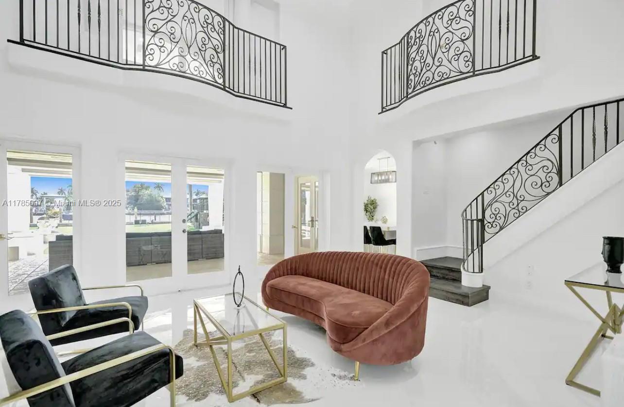 HOLLYWOOD LAKES SECTION - Residential
