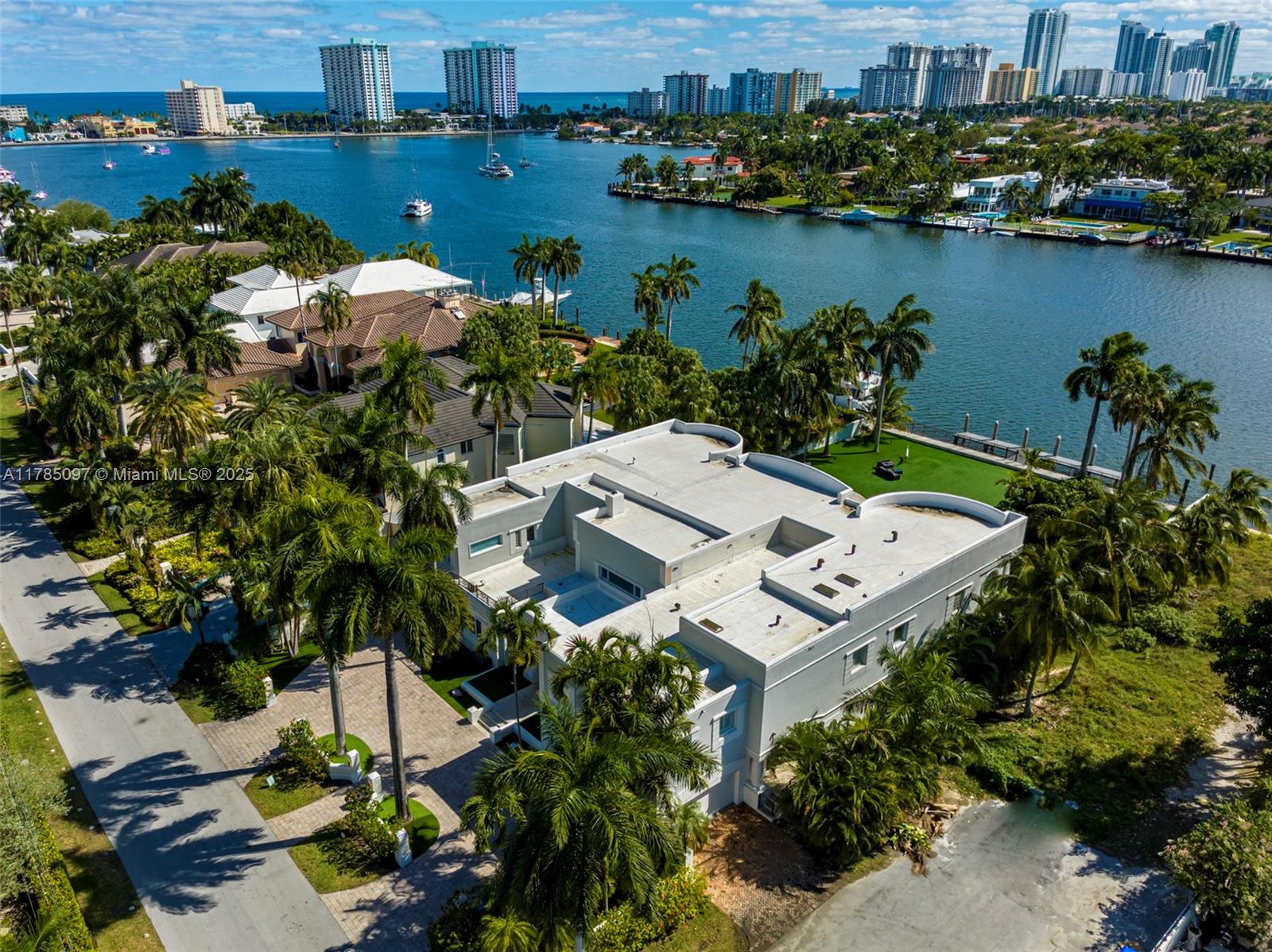 HOLLYWOOD LAKES SECTION - Residential