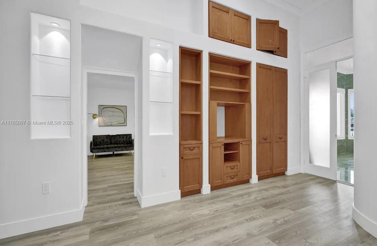 HOLLYWOOD LAKES SECTION - Residential