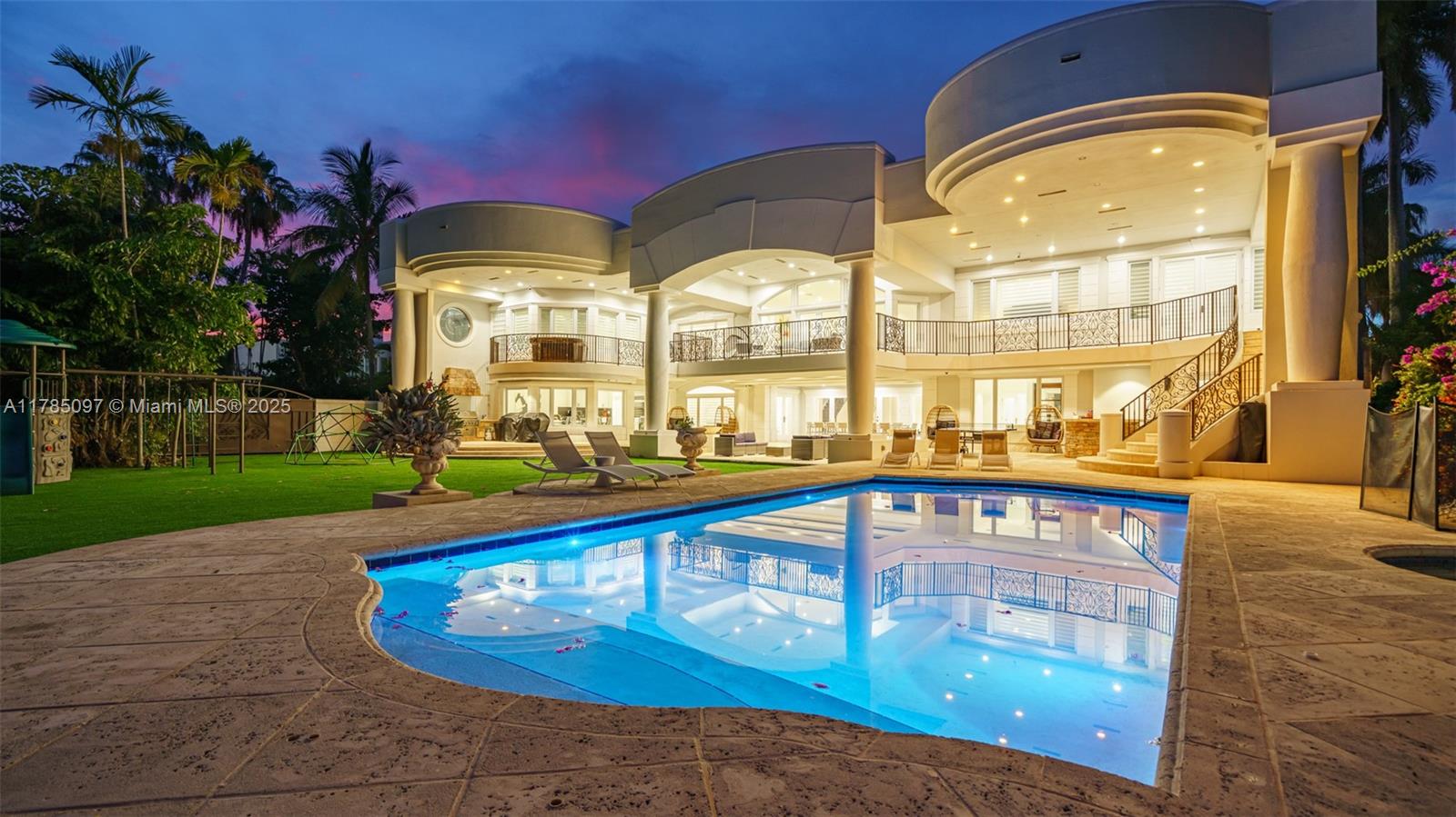 HOLLYWOOD LAKES SECTION - Residential