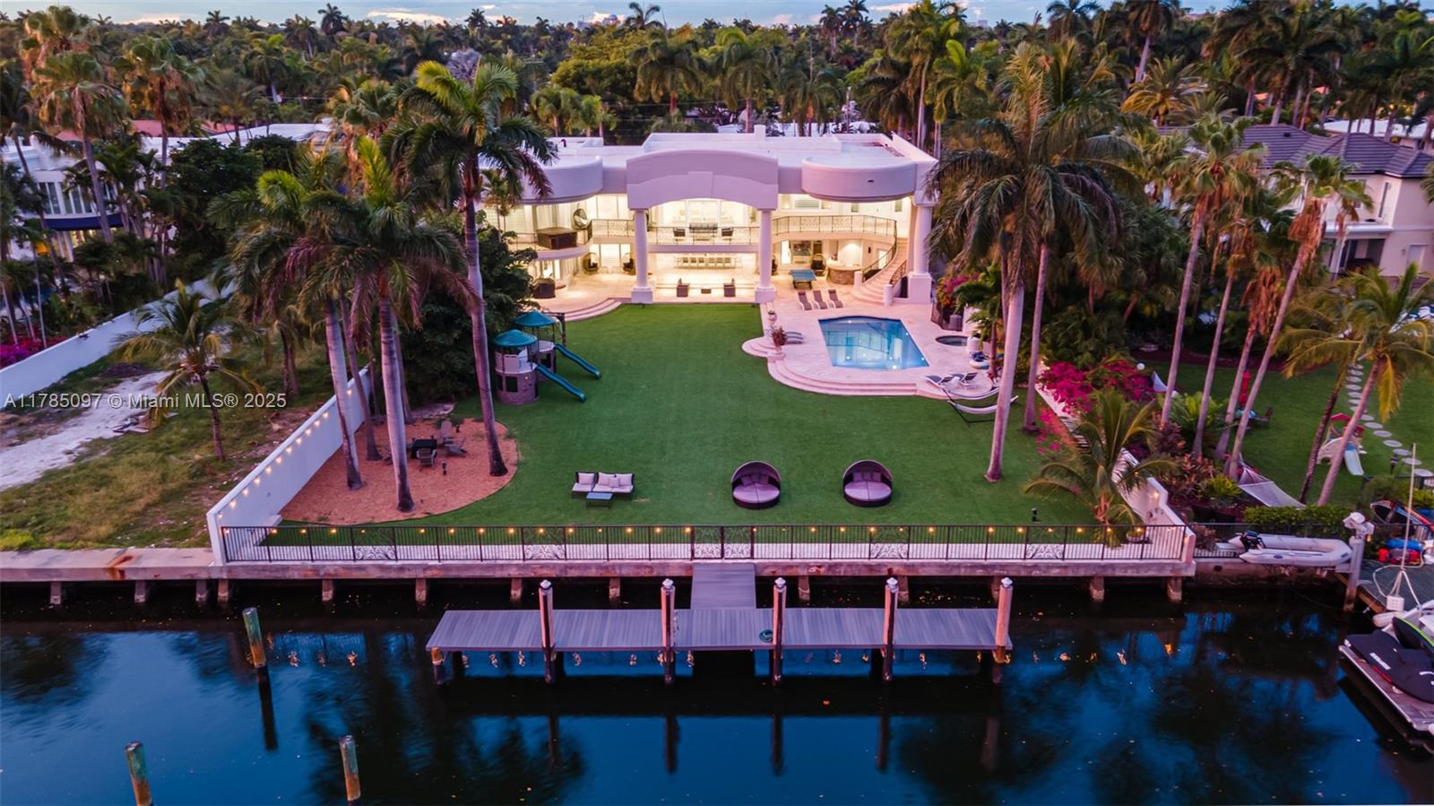 HOLLYWOOD LAKES SECTION - Residential
