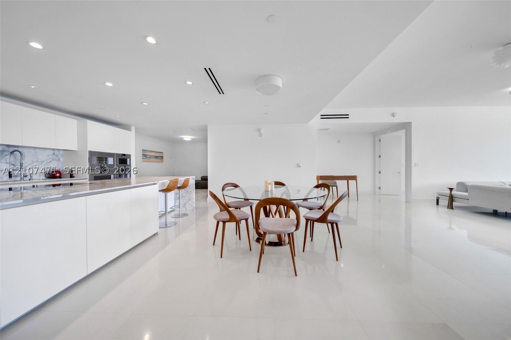 10201 Collins Ave 2506