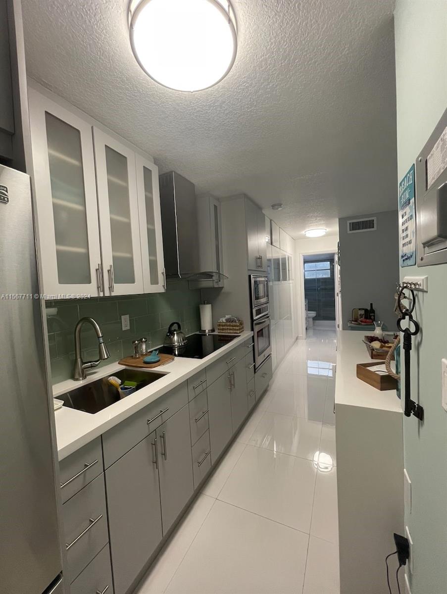 COLLINS VIEW CONDO - Residential Lease