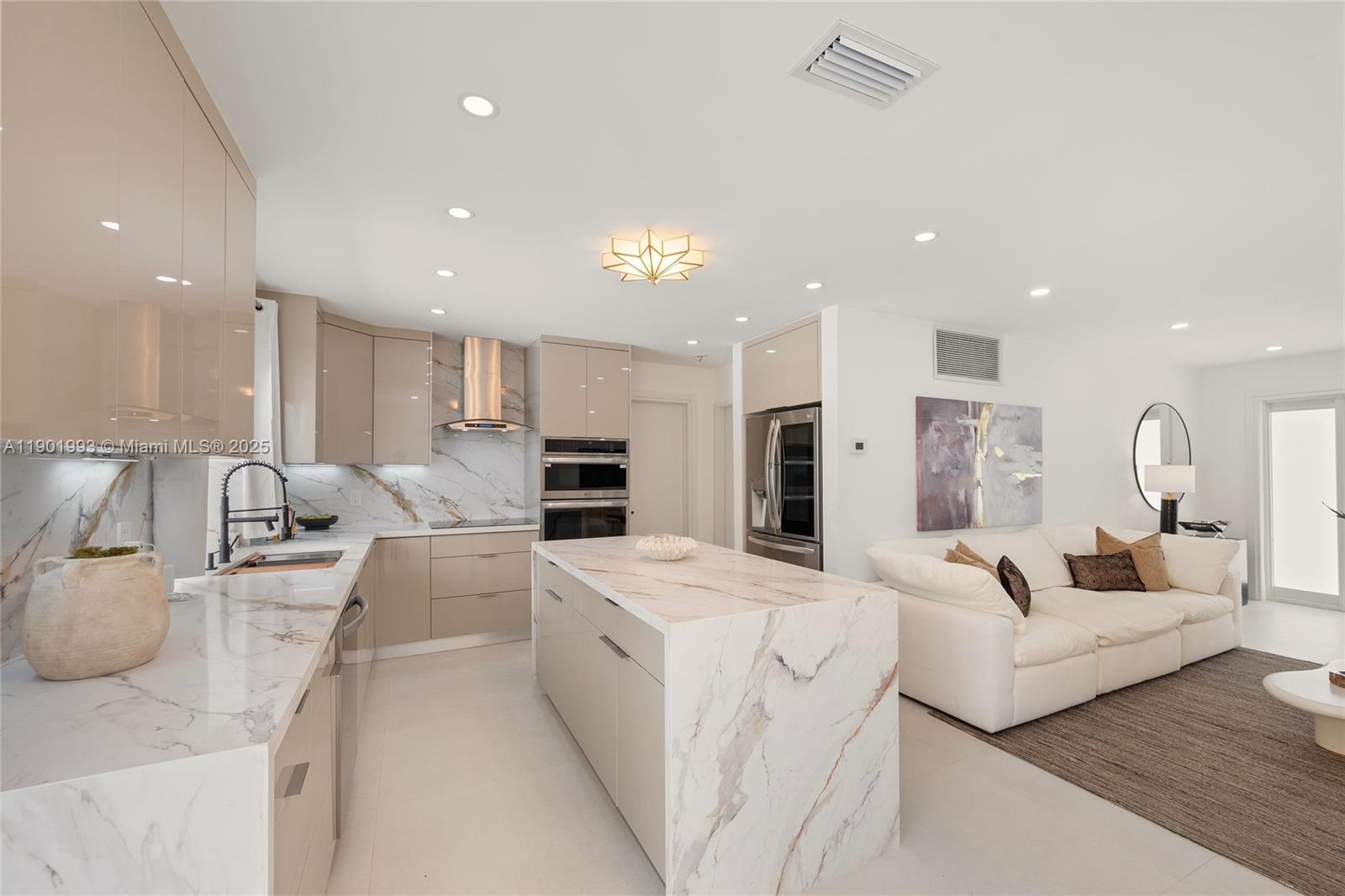 HOLLYWOOD HILLS AMEN PLAT - Residential