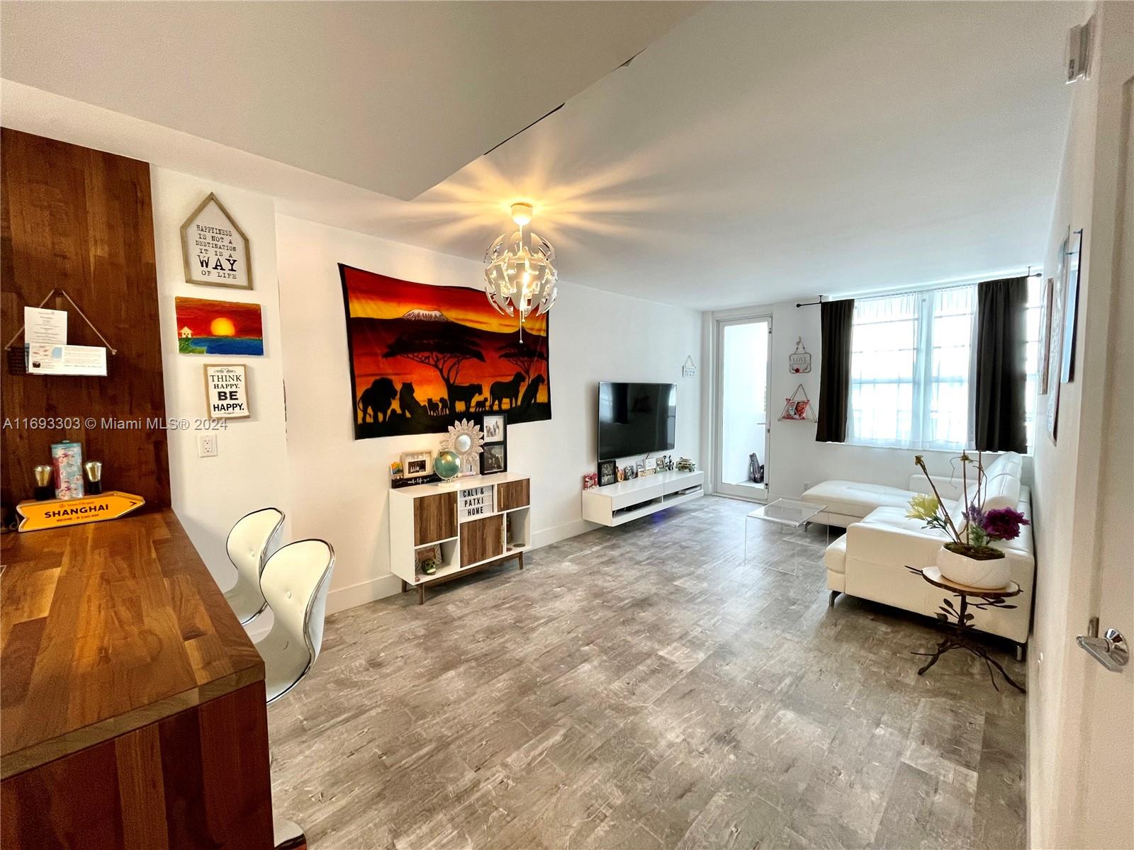Rental Property at 100 Lincoln Rd 518, Miami Beach, Miami-Dade County, Florida - Bedrooms: 1 
Bathrooms: 1  - $2,800 MO.