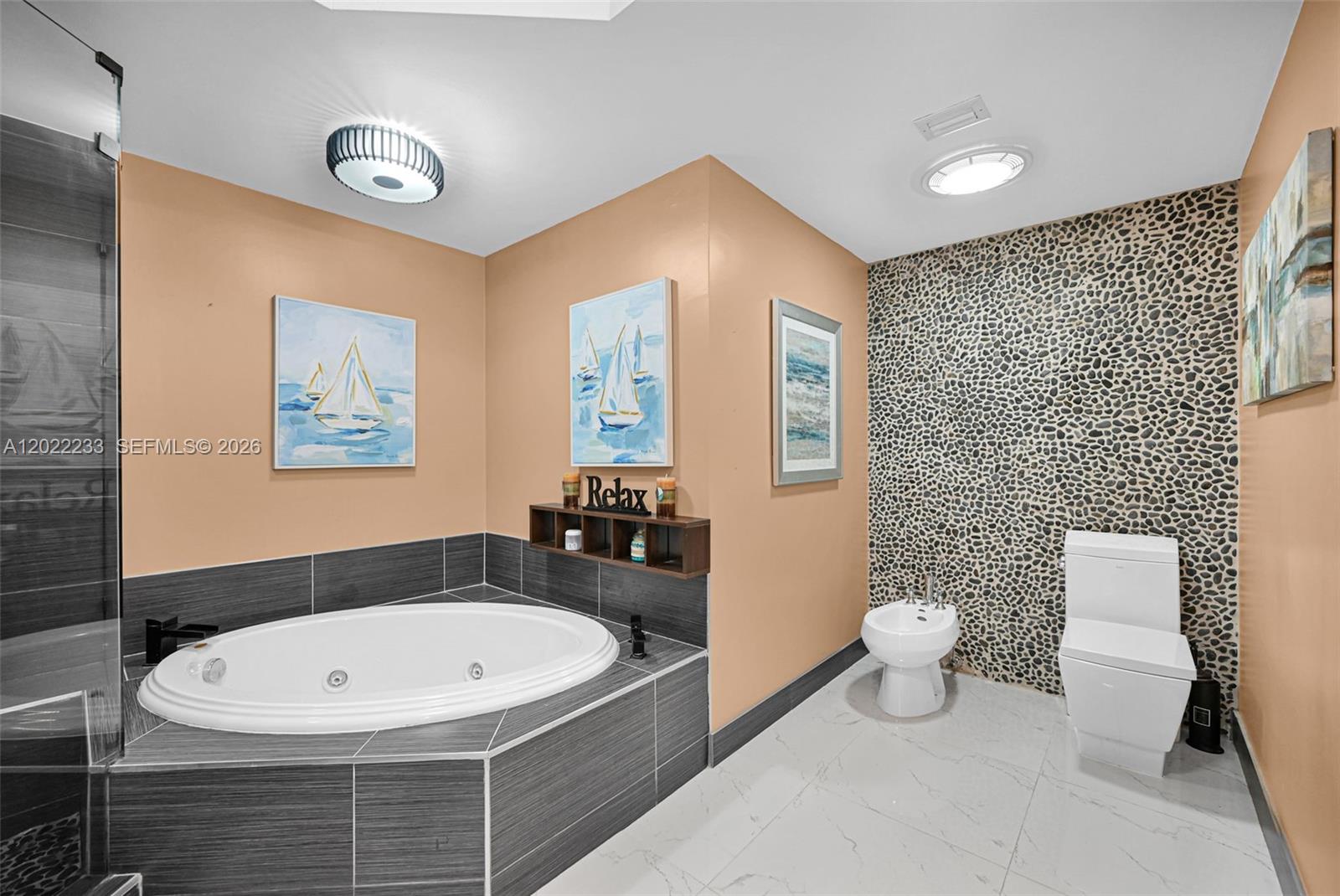 RENAISSANCE ON THE OCEAN - Residential
