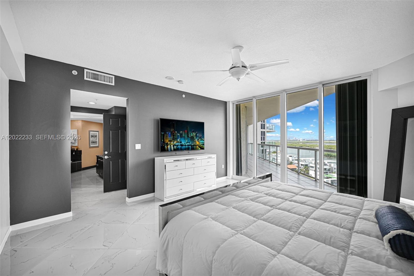 RENAISSANCE ON THE OCEAN - Residential