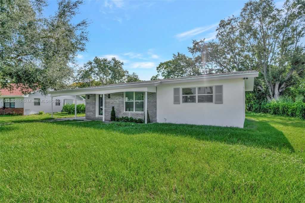 Photo of 765 Sandia Ave, Port Saint Lucie, FL 34983 (MLS # A11426115)