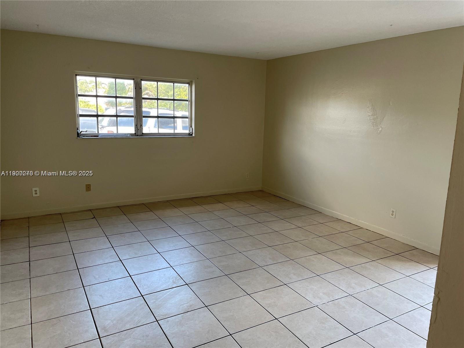 HOLLYWOOD LITTLE RANCHES - Residential Lease