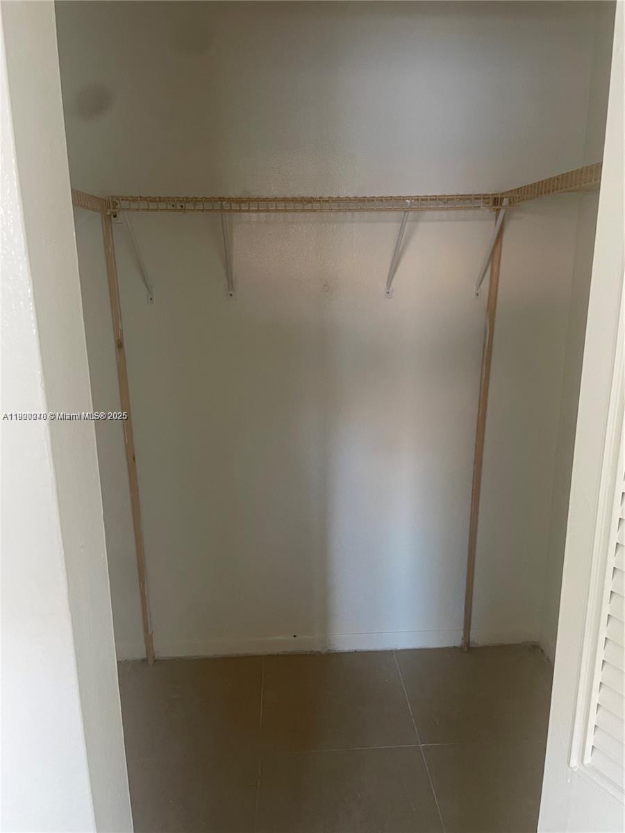 HOLLYWOOD LITTLE RANCHES - Residential Lease