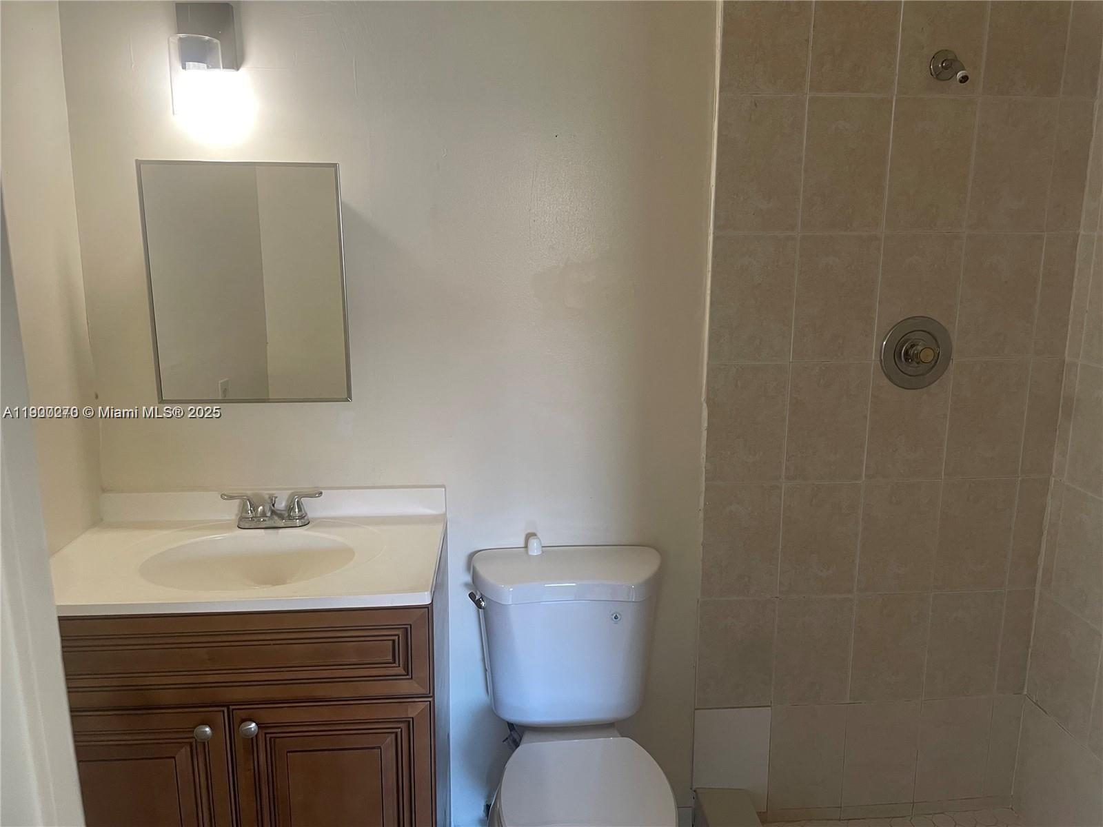 HOLLYWOOD LITTLE RANCHES - Residential Lease