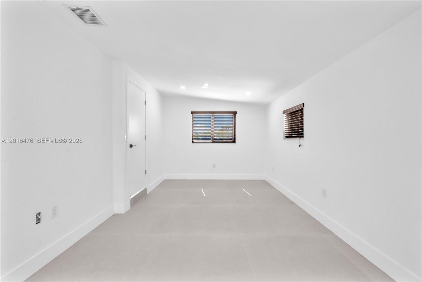 PALM SPRINGS NORTH SEC N - Residential Lease