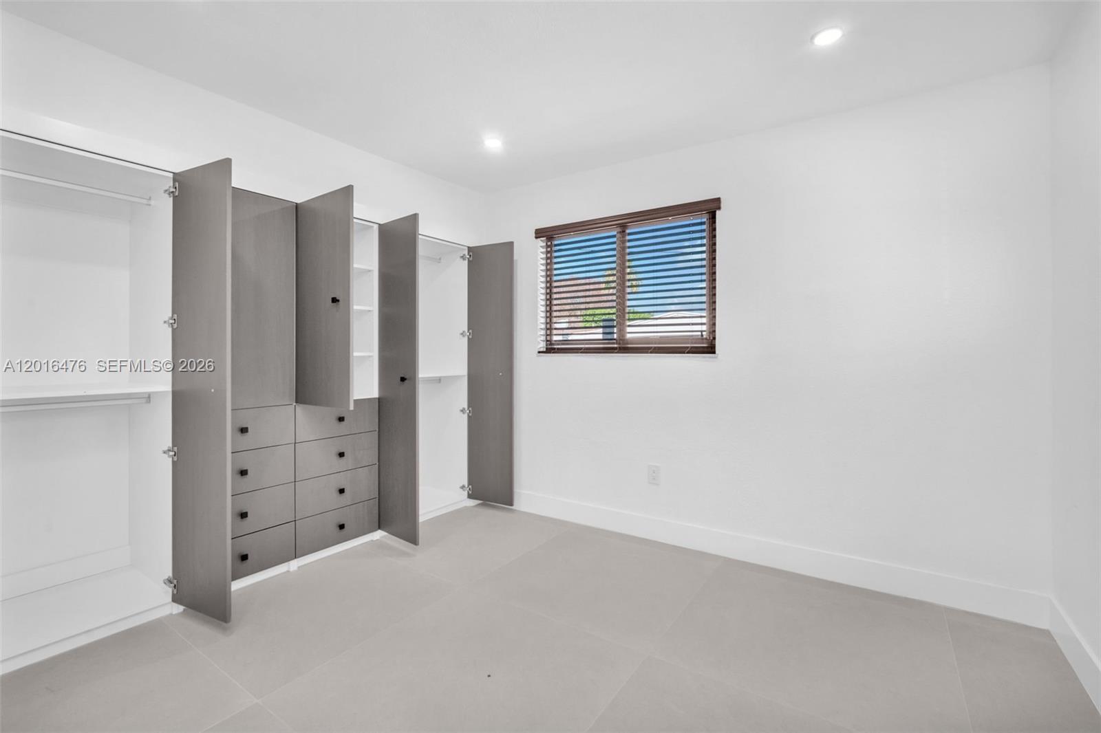PALM SPRINGS NORTH SEC N - Residential Lease