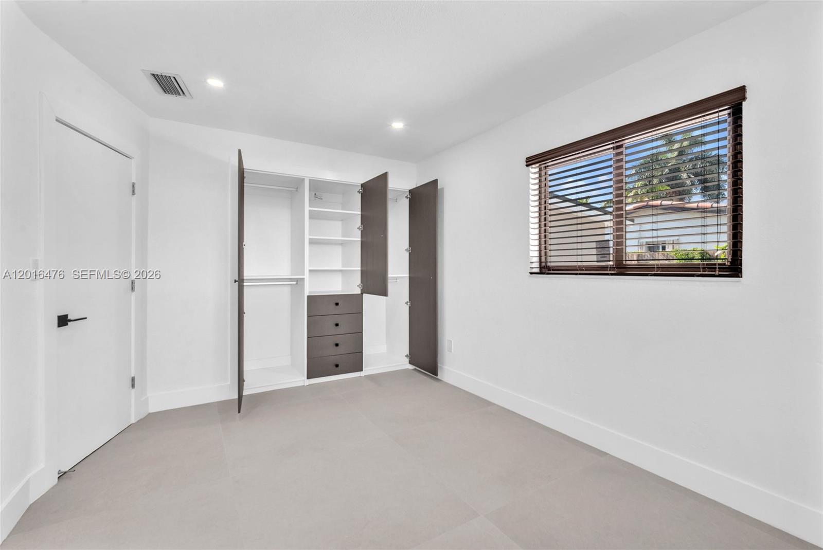 PALM SPRINGS NORTH SEC N - Residential Lease