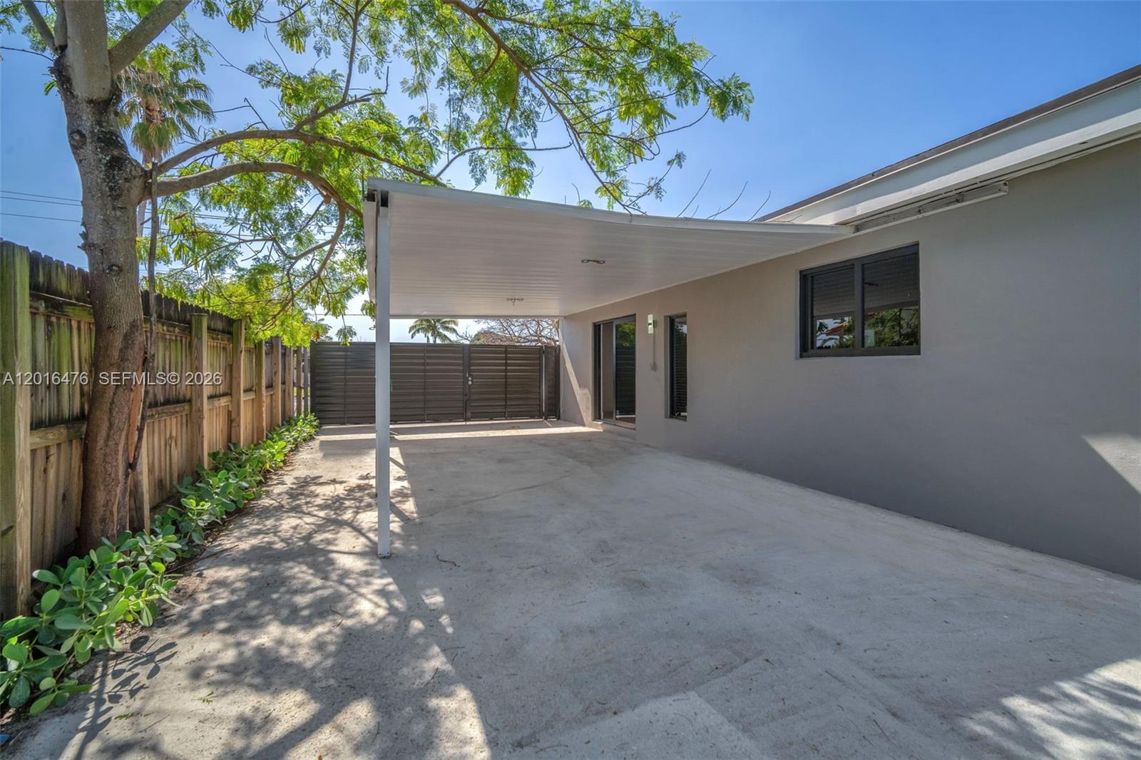 PALM SPRINGS NORTH SEC N - Residential Lease