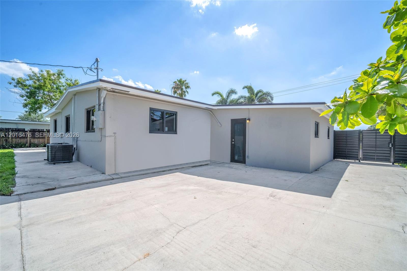 PALM SPRINGS NORTH SEC N - Residential Lease