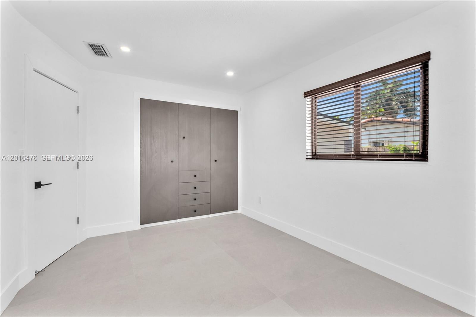 PALM SPRINGS NORTH SEC N - Residential Lease