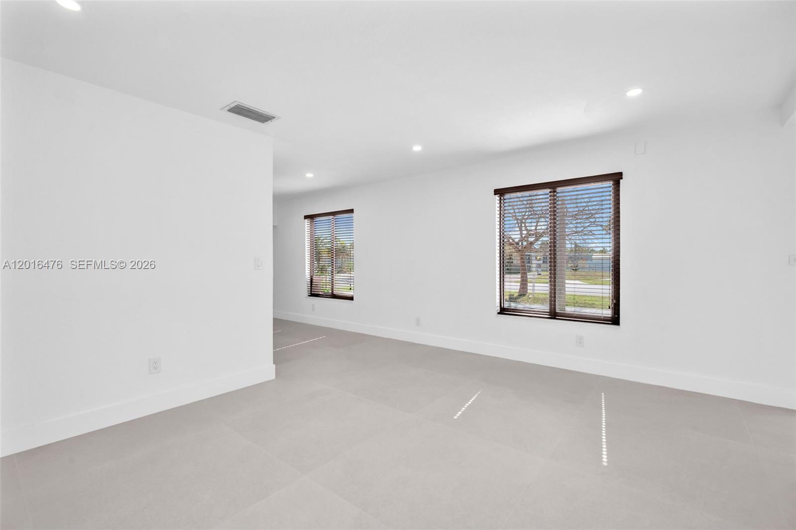 PALM SPRINGS NORTH SEC N - Residential Lease