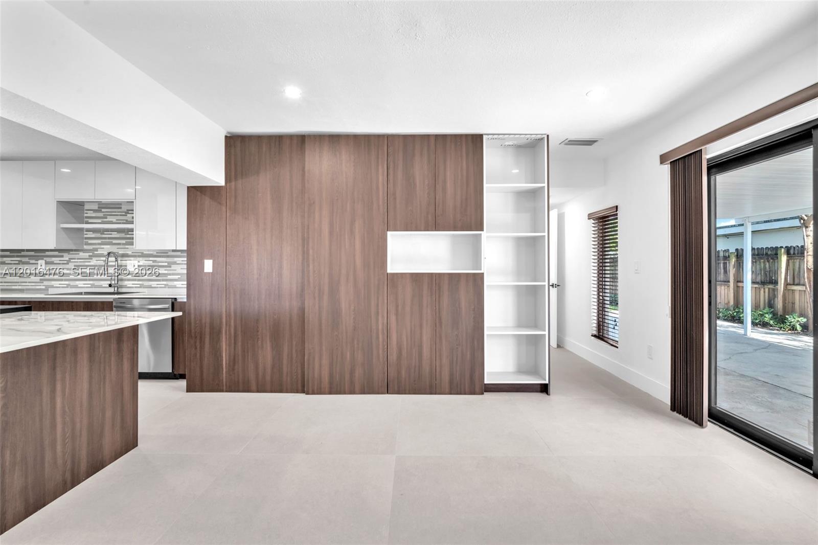 PALM SPRINGS NORTH SEC N - Residential Lease