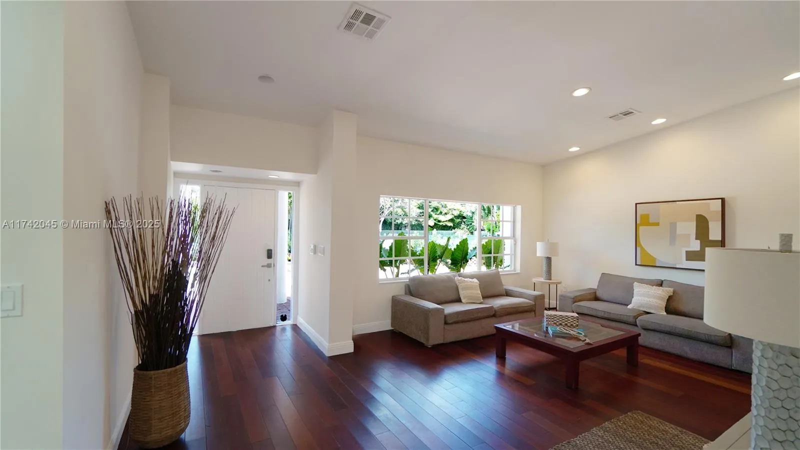 Key Biscayne, Florida 33149, United States, 4 Bedrooms Bedrooms, ,4 BathroomsBathrooms,Residential,Active,120062