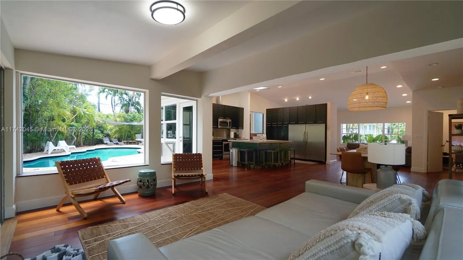 Key Biscayne, Florida 33149, United States, 4 Bedrooms Bedrooms, ,4 BathroomsBathrooms,Residential,Active,120062