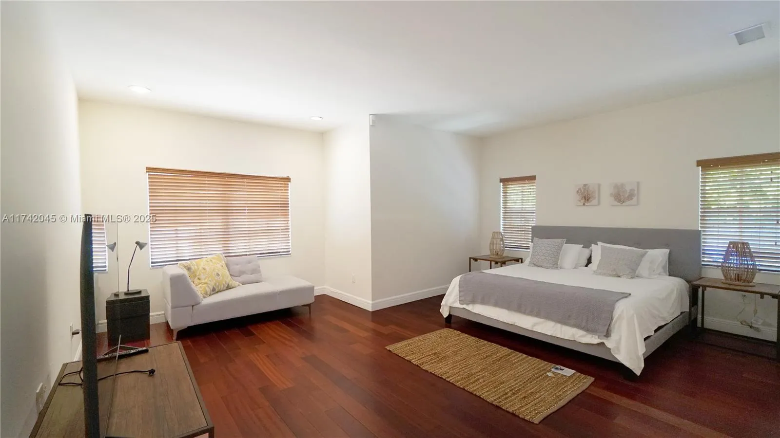 Key Biscayne, Florida 33149, United States, 4 Bedrooms Bedrooms, ,4 BathroomsBathrooms,Residential,Active,120062