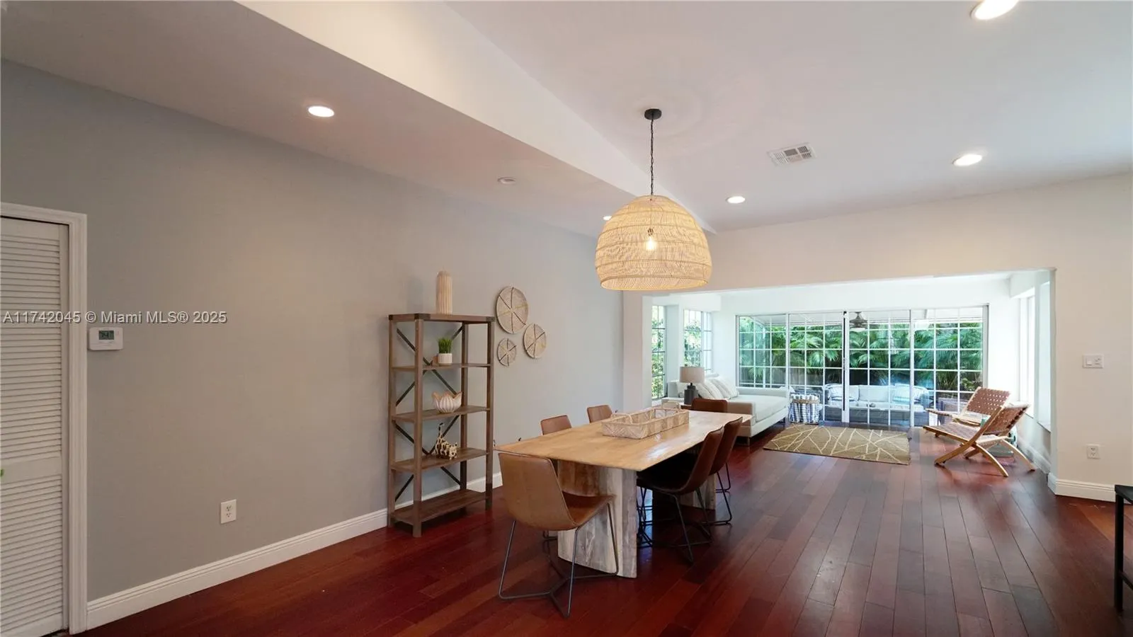 Key Biscayne, Florida 33149, United States, 4 Bedrooms Bedrooms, ,4 BathroomsBathrooms,Residential,Active,120062