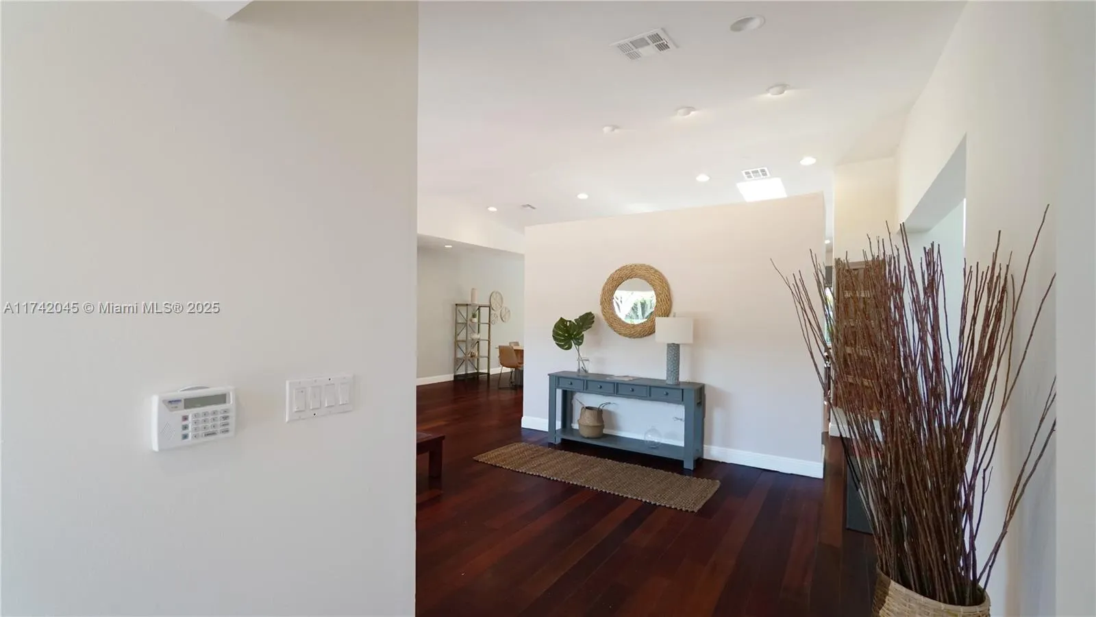 Key Biscayne, Florida 33149, United States, 4 Bedrooms Bedrooms, ,4 BathroomsBathrooms,Residential,Active,120062