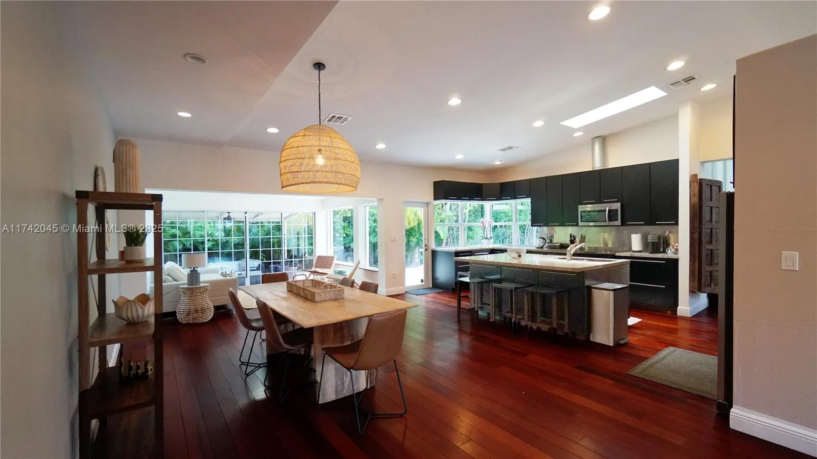 Key Biscayne, Florida 33149, United States, 4 Bedrooms Bedrooms, ,4 BathroomsBathrooms,Residential,Active,120062