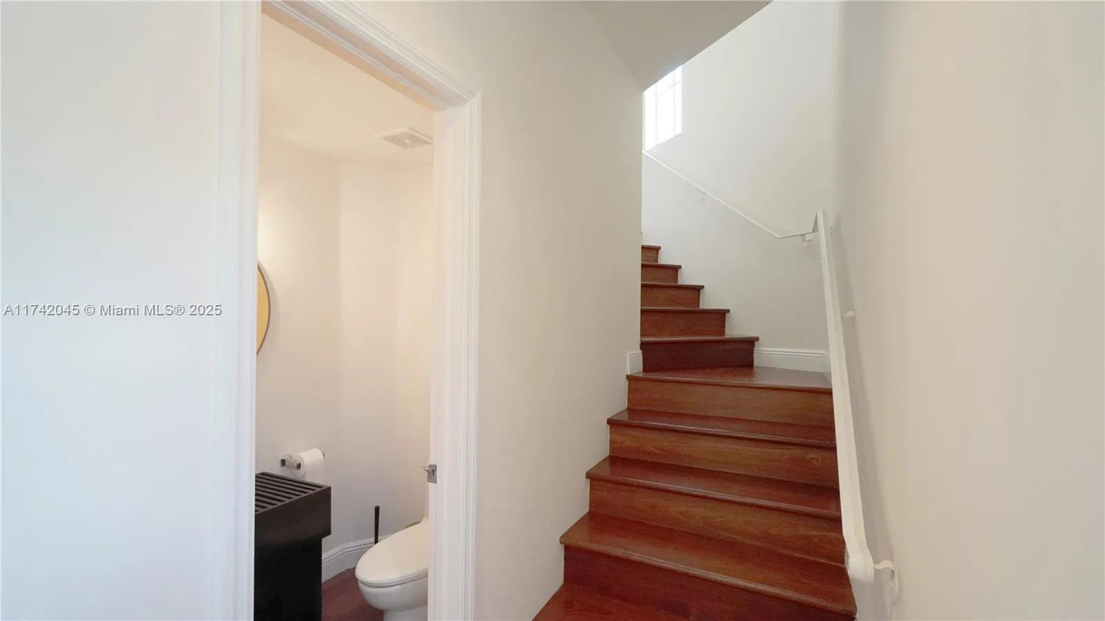 Key Biscayne, Florida 33149, United States, 4 Bedrooms Bedrooms, ,4 BathroomsBathrooms,Residential,Active,120062