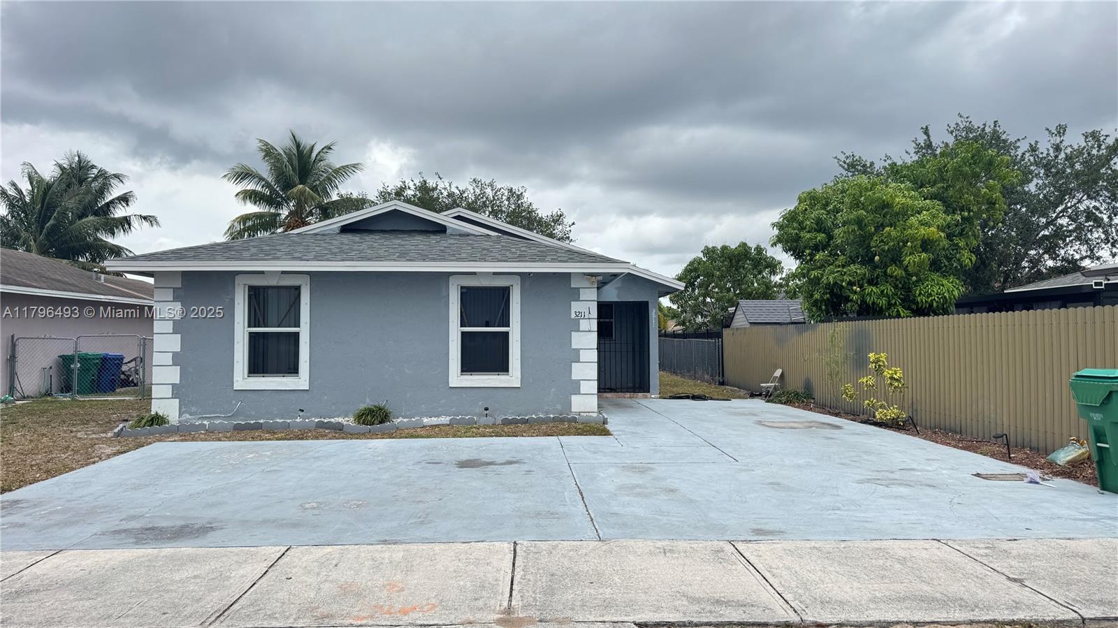 3211 Nw 191st St, Miami Gardens, Broward County, Florida - 4 Bedrooms  
2 Bathrooms - 